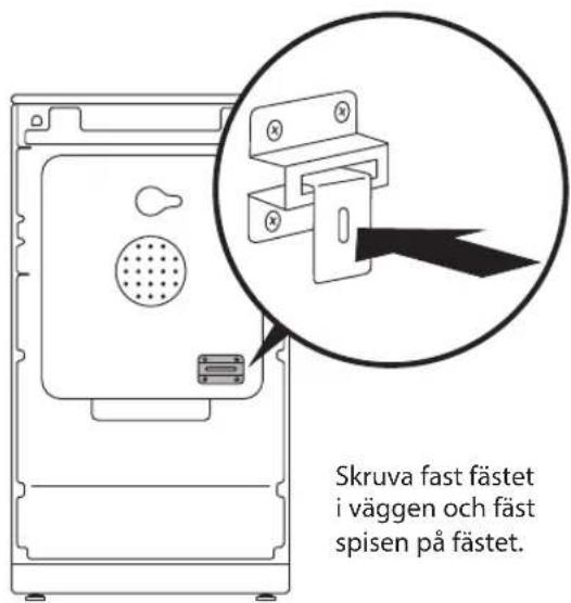 Skruva fast fästet i väggen och fäst spisen på fästet.