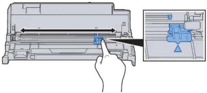 KYOCERA ECOSYS M2135dn - Placér tromleenheden fladt på en ren, plan overflade. - 2