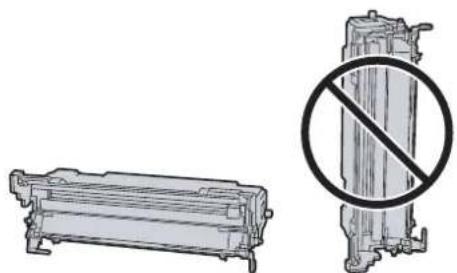 KYOCERA ECOSYS M2540dn - Placér tromleenheden fladt på en ren, plan overflade. - 1