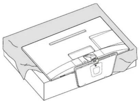 LG M2432T-PZ - Afmontering af soklen - 4