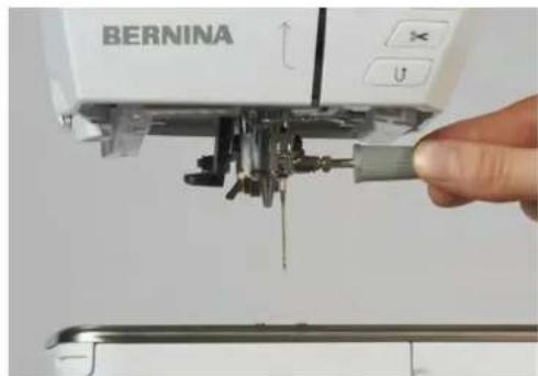 BERNINA 790 Plus - Udskift nålen - 1
