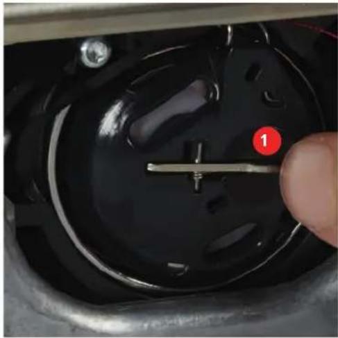 BERNINA 480 - Trådning af undertråden - 1