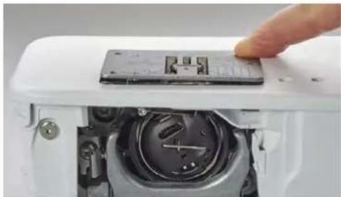 BERNINA 480 - Indstil nälestop oppe/nede (permanent) - 2