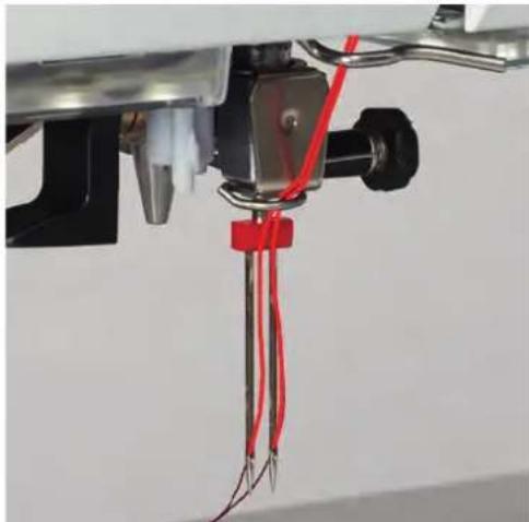 BERNINA 435 - Trådning af dobbeltnål - 2