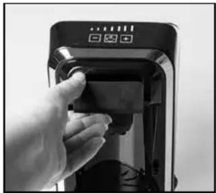 Lakeland 62120 - INSERTING A DOLCE GUSTO® POD - 2