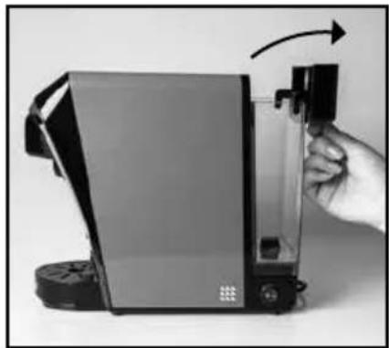 Lakeland 62120 - FILLING THE WATER TANK - 2