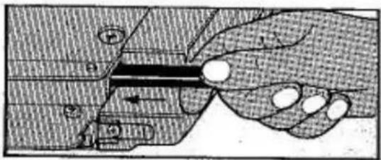 Empisal Knitmaster 326 - HOW TO CHANGE A NEEDLE - 6