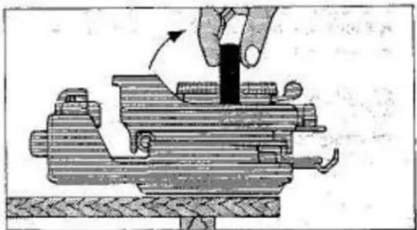 Empisal Knitmaster 326 - CARRIAGE LOCK PLATE - 3