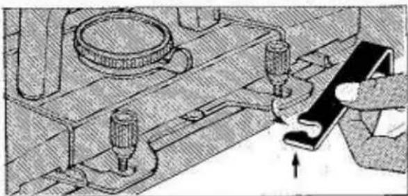 Empisal Knitmaster 326 - CARRIAGE LOCK PLATE - 2