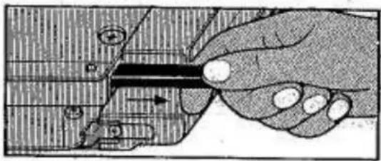 Empisal Knitmaster 326 - HOW TO CHANGE A NEEDLE - 3
