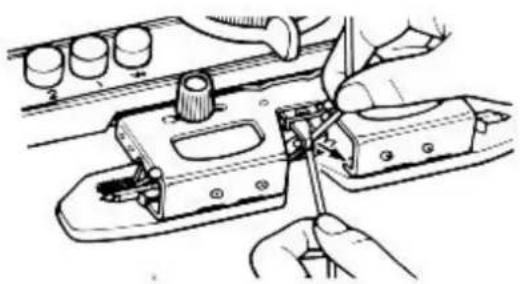 Empisal Knitmaster 305 - UNRAVELLING - 1