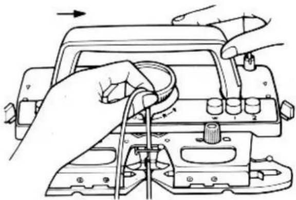 Empisal Knitmaster 305 - KNITTING A HEM - 4