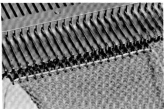 Empisal Knitmaster 305 - KNITTING A 'V' NECK IN A PATTERNED GARMENT - 2
