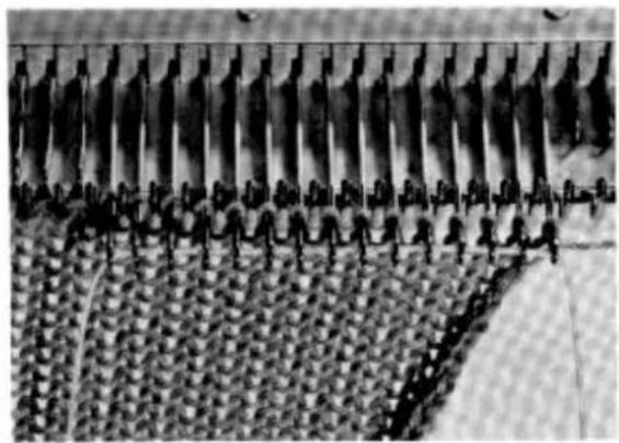 Empisal Knitmaster 305 - KNITTING A POCKET IN A PATTERNED GARMENT - 2