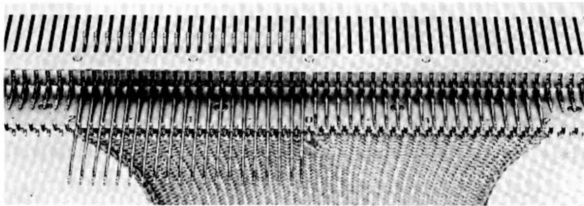 Empisal Knitmaster 305 - HOW TO SHAPE A 'V' NECK - 3