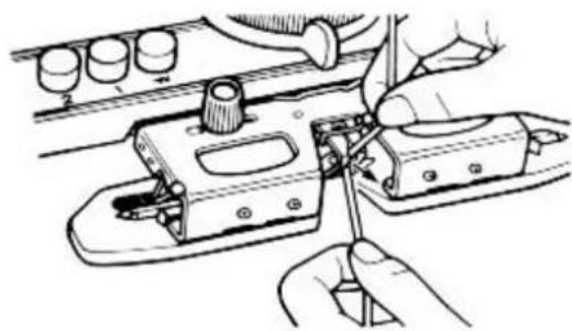 Empisal Knitmaster 305 - YOU ARE NOW MACHINE KNITTING - 1