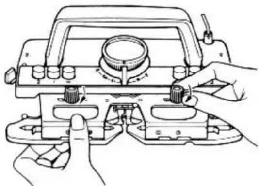 Empisal Knitmaster 305 - ATTACH THE SINKER ARM ASSEMBLY - 4