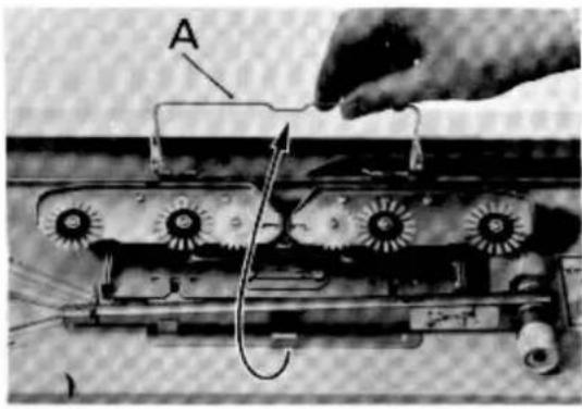 Empisal Knitmaster 305 - ATTACH THE SINKER ARM ASSEMBLY - 1