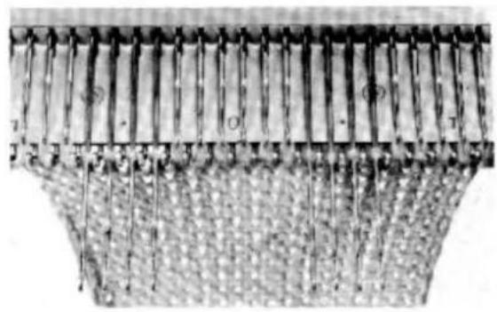 Empisal Knitmaster 305 - THE DOUBLE BUTTONHOLE BAND - 2