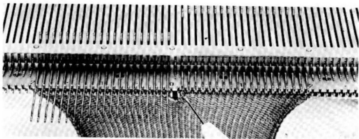 Empisal Knitmaster 305 - SHAPING A 'V' NECK - 1