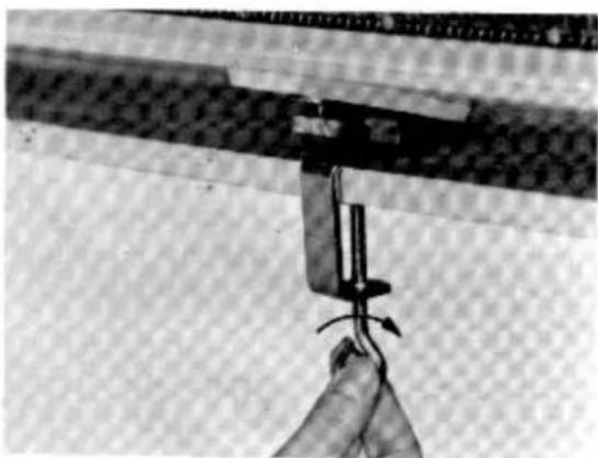 Empisal Knitmaster 305 - SETTING UP THE MACHINE - 5