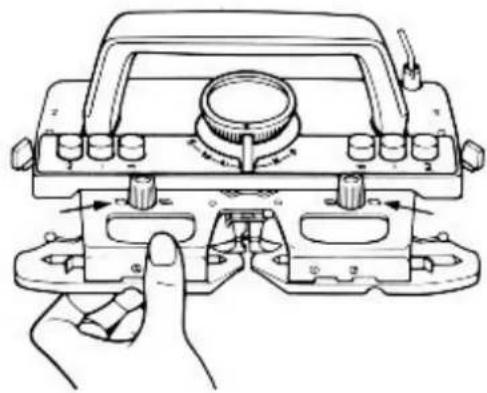 Empisal Knitmaster 305 - ATTACH THE SINKER ARM ASSEMBLY - 3