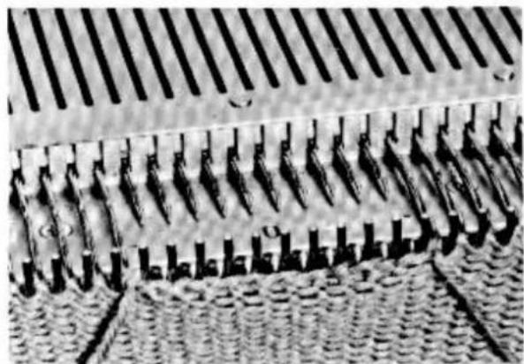 Empisal Knitmaster 305 - KNITTING A ROUND NECKLINE - 4