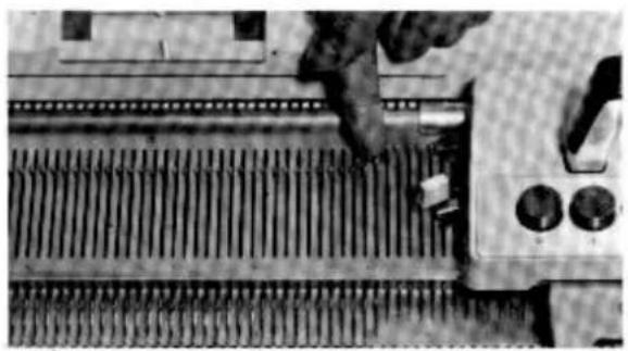 Empisal Knitmaster 305 - INCREASING ONE STITCH AT A TIME - 1