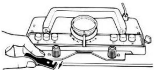 Empisal Knitmaster 305 - SETTING UP THE MACHINE - 3