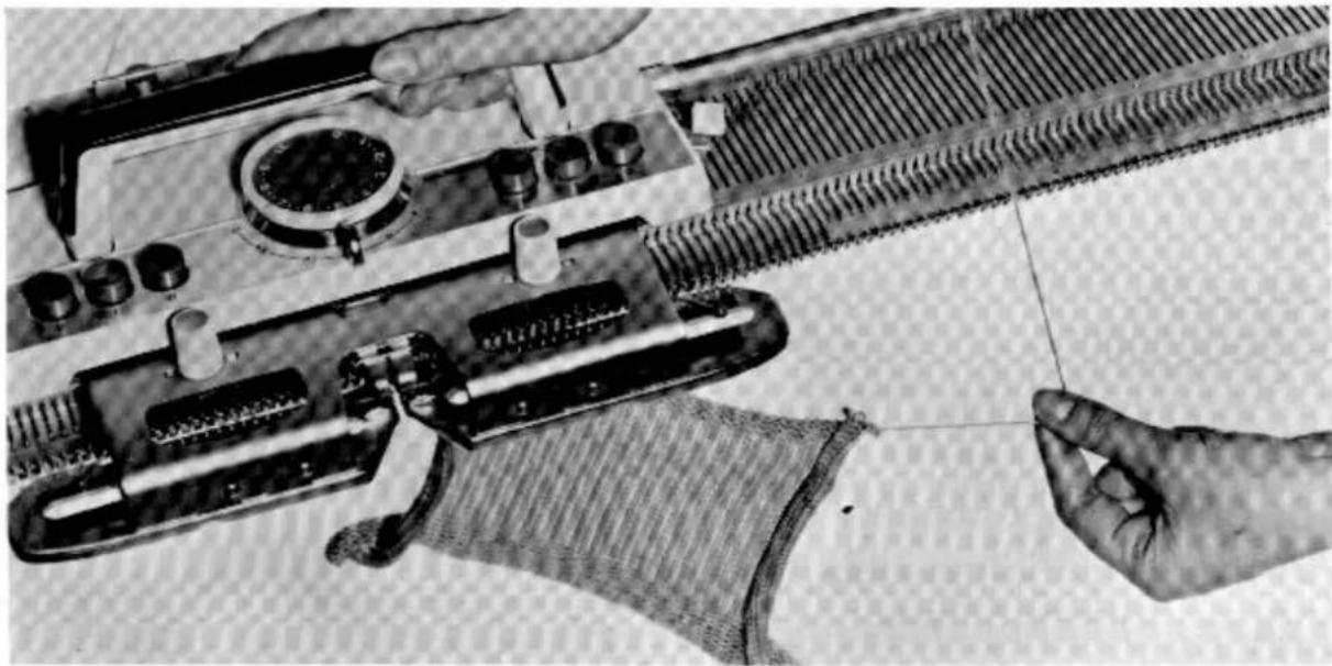 Empisal Knitmaster 305 - YOU ARE NOW MACHINE KNITTING - 2