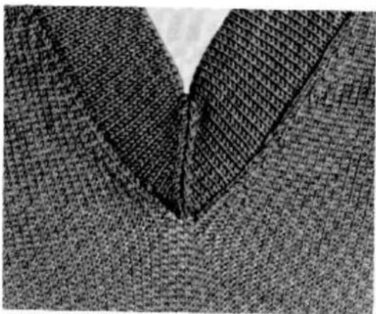 Empisal Knitmaster 305 - HOW TO KNIT A DOUBLE 'V' NECKBAND - 2