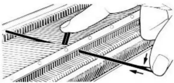 Empisal Knitmaster 305 - CHANGING A DAMAGED NEEDLE - 5