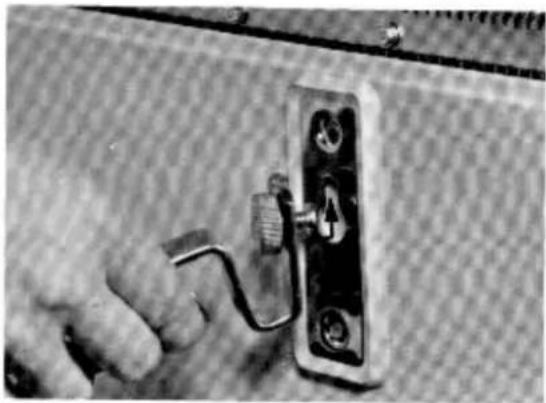 Empisal Knitmaster 305 - SETTING UP THE MACHINE - 4
