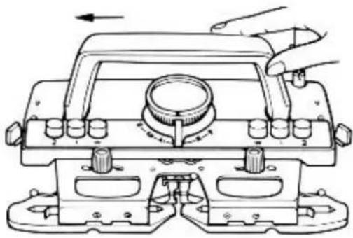 Empisal Knitmaster 305 - OILING THE MACHINE - 2