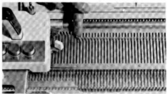 Empisal Knitmaster 305 - INCREASING ONE STITCH AT A TIME - 2