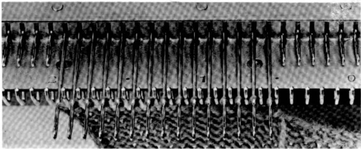 Empisal Knitmaster 305 - SHAPING A ROUND NECKLINE - 1