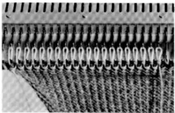 Empisal Knitmaster 305 - KNITTING A 'V' NECK IN A PATTERNED GARMEN - 1