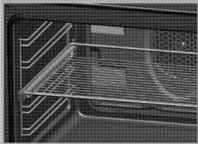 BLOMBERG BEO 9576 - Correcte positionering van de draadplaat en schaal op de schuiflade - 2