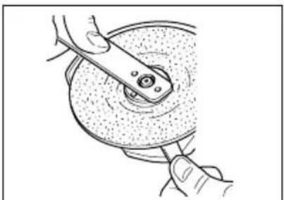 BLACK & DECKER KG65 - MONTAGGIO DEI DISCHI ABRASIVI - 1