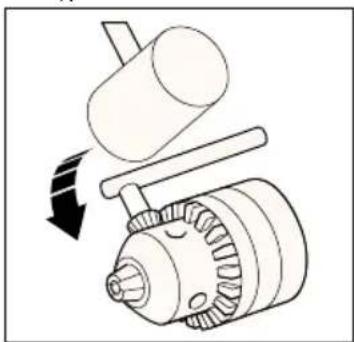 BLACK & DECKER KD355K - ΑΦΑΙΡΩΝΤΑΣ ΤΟ ΤΣΟΚ ΜΕ ΚΛΕΙΔΙ - 1