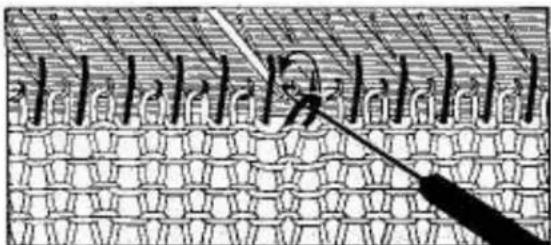 Empisal Knitmaster 325 - REPAIRING A LADDER OF DROPPED STITCHES - 5