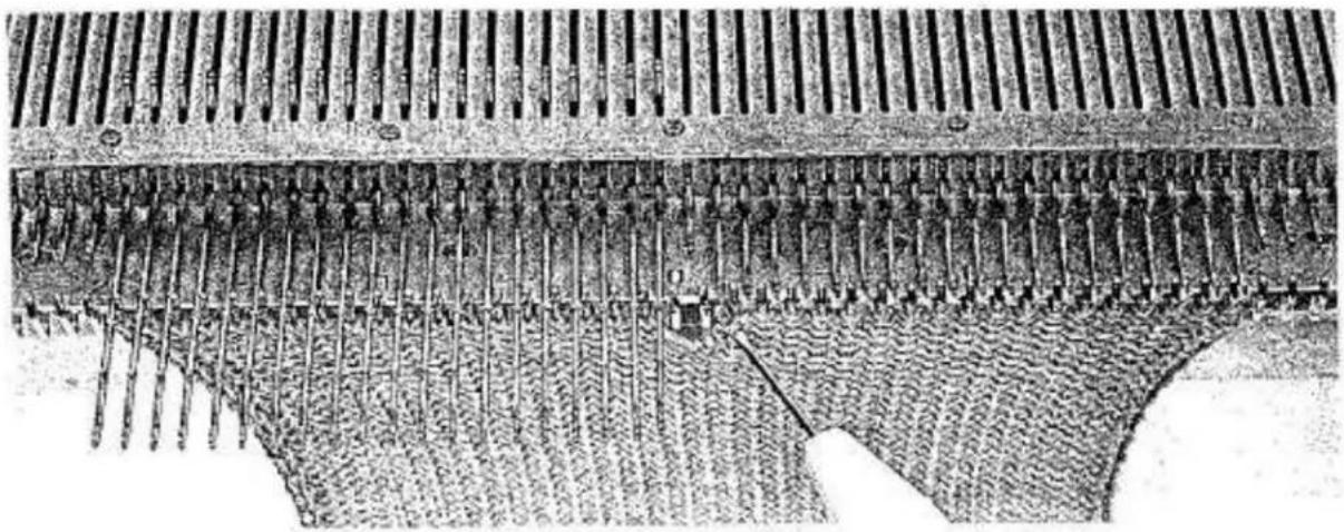 Empisal Knitmaster 321 - SHAPING A 'V' NECK - 1