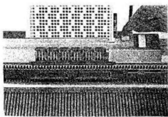Empisal Knitmaster 321 - THE YARN ENTANGLED IN THE PATTERN MEMORY. - 1