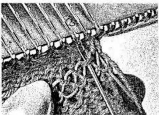 Empisal Knitmaster 321 - KNITTING A 2 BY 1 WELT - 2