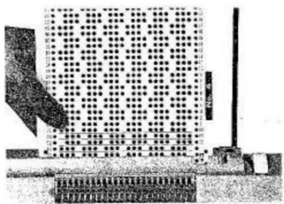 Empisal Knitmaster 321 - INSERTING THE PUNCH CARD - 2