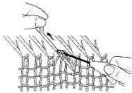 Empisal Knitmaster 321 - USEFUL HINTS - REPAIRING A DROPPED STITCH - 5