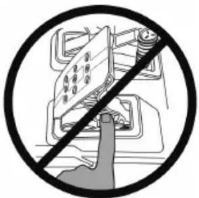 THRUSTMASTER T-LCM Pedals - Aviso – Perigo de entalamento no conjunto de pedais durante as sessões de jogo - 1