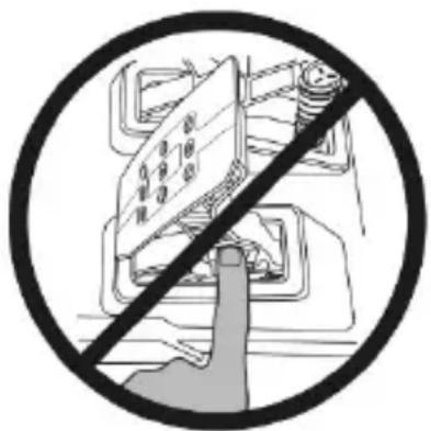 THRUSTMASTER T-LCM Pedals - Varování – Nebezpečí skřípnutí pedálové sady během herních sezení - 1