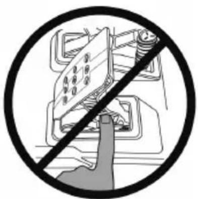 THRUSTMASTER T-LCM Pedals - Varning – Klämrisk när pedalsetet används under spelsessioner - 1