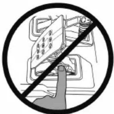 THRUSTMASTER T-LCM Pedals - Výstraha – Nebezpečenstvo privretia počas hrania hier - 1